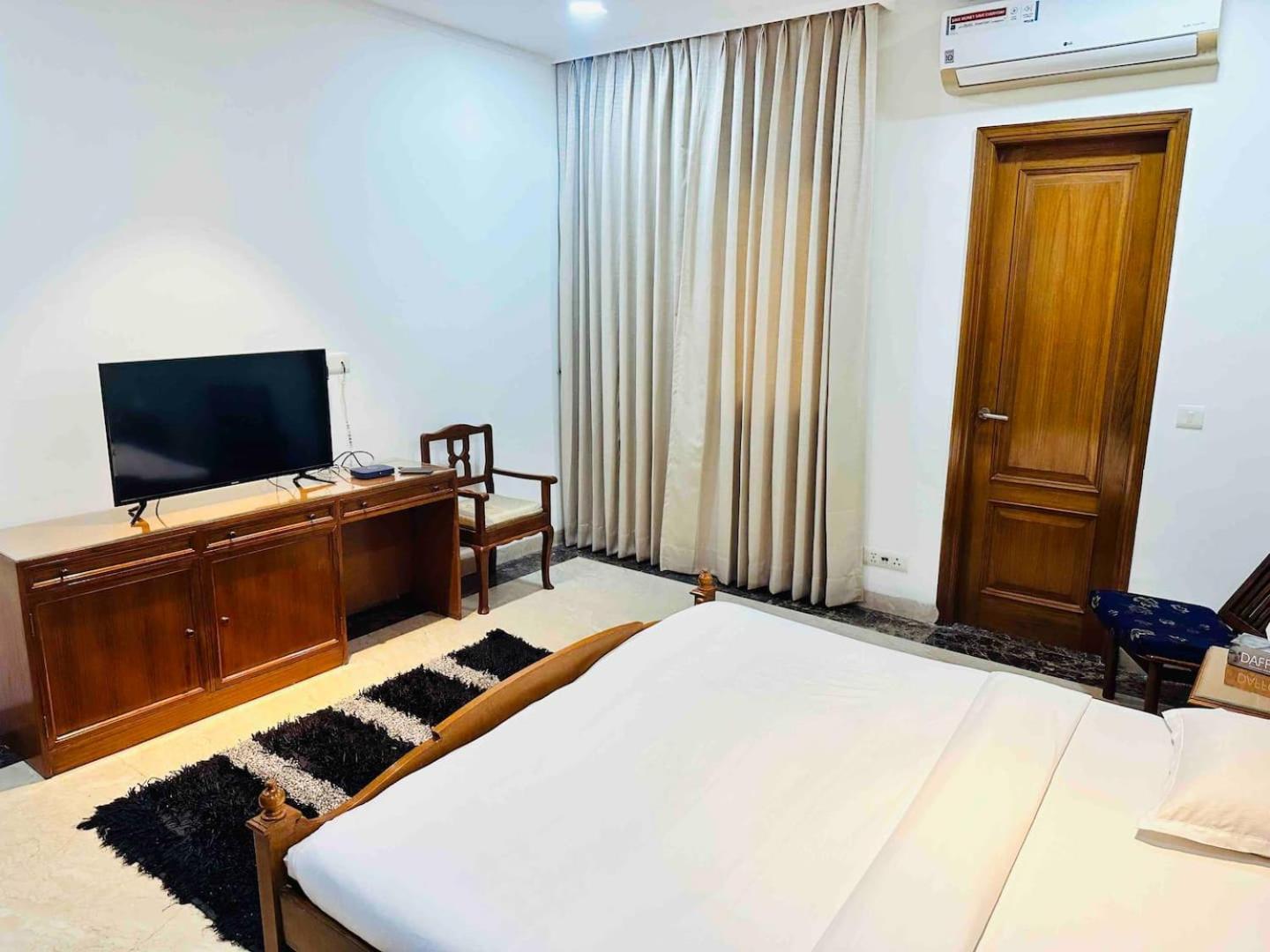 Leisure In Apartment New Delhi